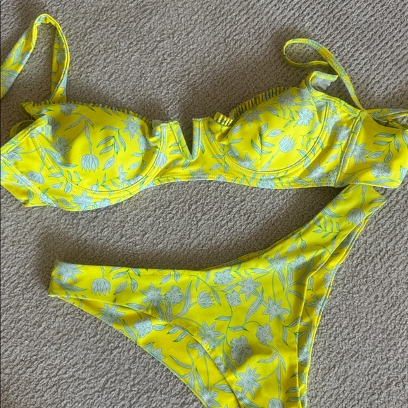 Bikini - Picture 3 of 3